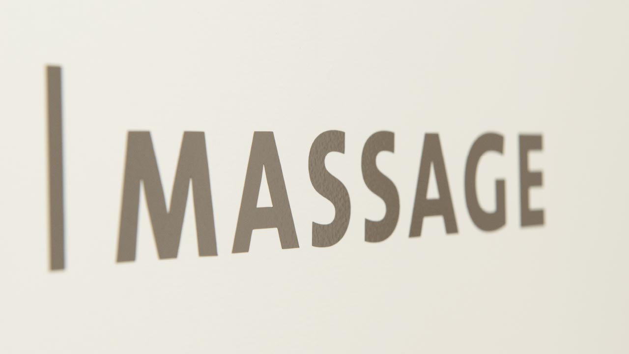 Riedhof, Leben im Alter, Altersheim, Pflegezentrum, Branding, Corporate Design, Werbung, Webdesign, Signaletik, Beschriftung, Information und Wegweisung, Social Media, Markendesign, Beschriftungs- und Reklamekonzepte, Kommunikationskonzept, Kampagnen, Events, Websites und mobile Applikationen, Logodesign, Logo, Signaletikrichtlinien, Fahrzeugbeschriftung, Grafik