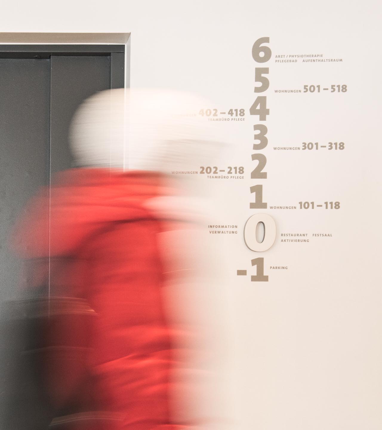 Riedhof, Leben im Alter, Altersheim, Pflegezentrum, Branding, Corporate Design, Werbung, Webdesign, Signaletik, Beschriftung, Information und Wegweisung, Social Media, Markendesign, Beschriftungs- und Reklamekonzepte, Kommunikationskonzept, Kampagnen, Events, Websites und mobile Applikationen, Logodesign, Logo, Signaletikrichtlinien, Fahrzeugbeschriftung, Grafik